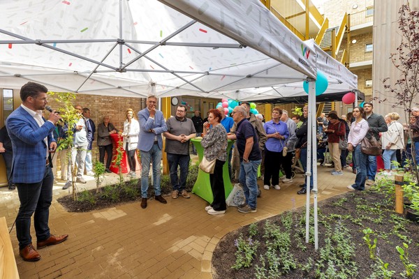 Oplevering woongebouw Portier in Druten met bewoners