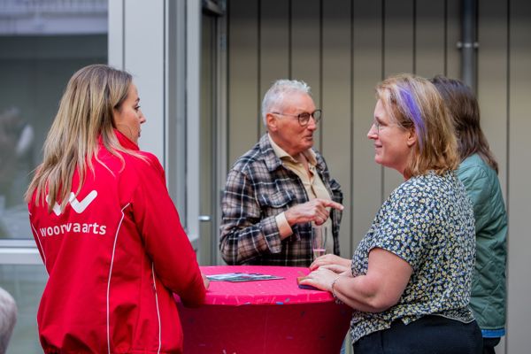Oplevering Introgebouw in Druten aan de Van Heemstraweg samen met bewoners